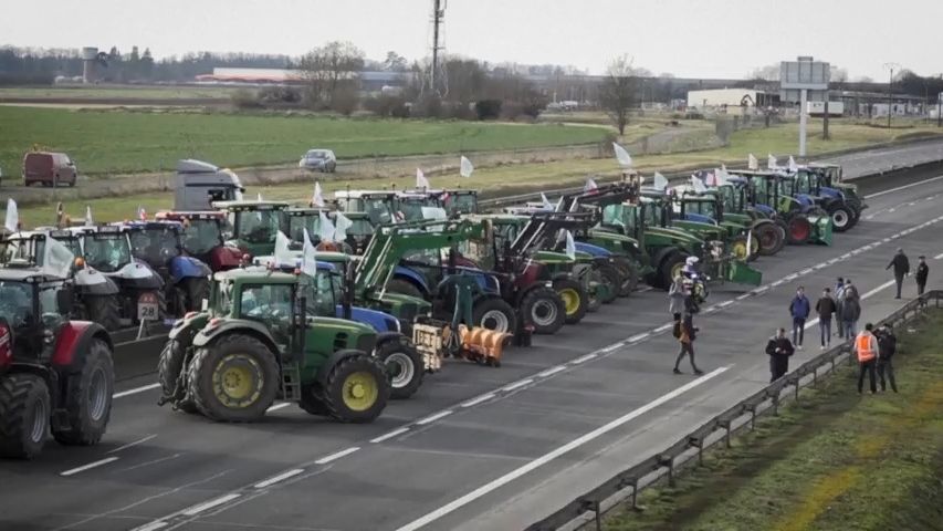 Hněv farmářů otřásá Evropou. A krajní pravice loví tam, kde to nikdo nečekal